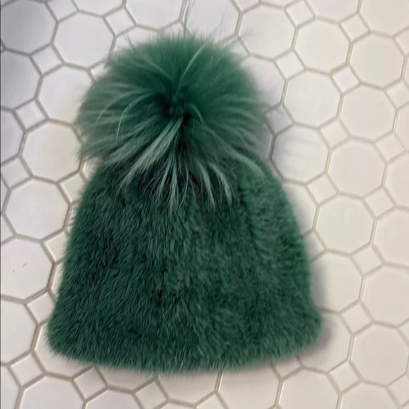 Linda Richards Knitted Mink Fur Beanie Hat with Fox Fur Pom - Picture 2 of 5